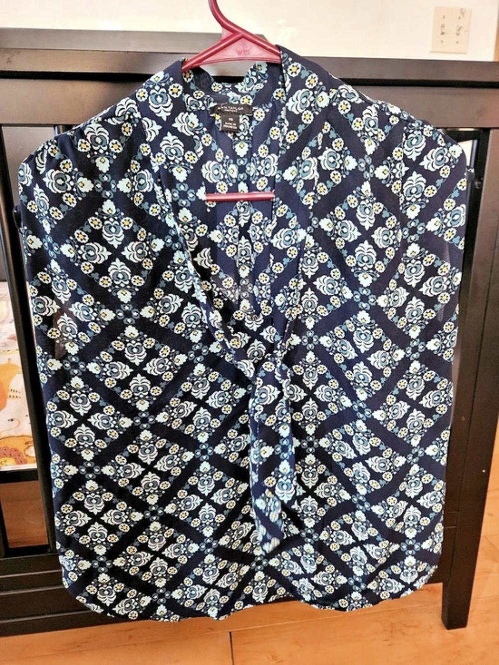 Ann Taylor Factory Floral Blouse in Blue Size XS Like New